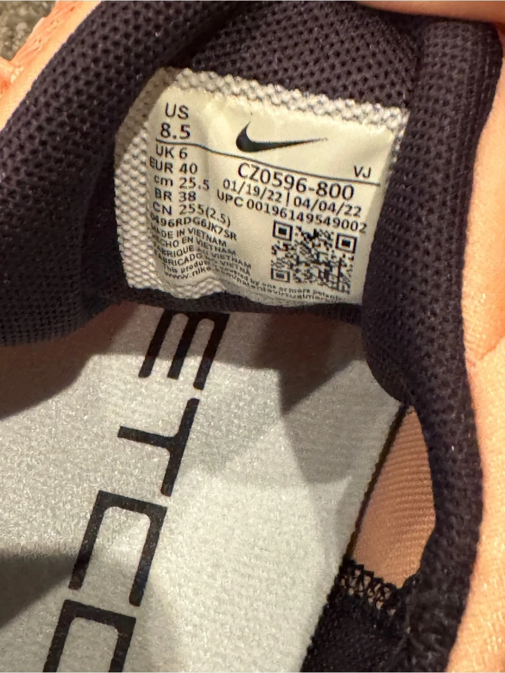 Nike Free Metcon 4- brand new. Never worn. Arctic Orange